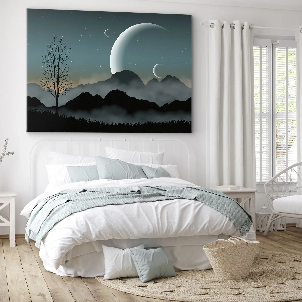 Bild auf Leinwand - Leinwandbild - Neblige Berge mit dem Mond und einem einsamen Baum - 70x50cm - Karneval in der Sternenacht - Moderne Wanddekoration für Wohnzimmer und Schlafzimmer ARTTOR