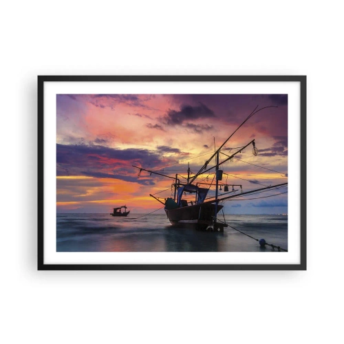 Poster in einem schwarzem Rahmen - Ein Fischerboot vor der Kulisse eines farbenfrohen Sonnenuntergangs - 70x50cm - Exotischer Abend - Moderne Wanddekoration für Wohnzimmer und Schlafzimmer ARTTOR