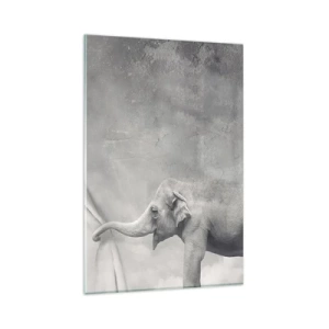 Glasbild - Bild auf glas - Ein Elefant, der in einer surrealen Schwarzweißaufnahme den Vorhang zurückzieht - 80x120cm - Enthülle das Geheimnis - Moderne Wanddekoration für Wohnzimmer und Schlafzimmer ARTTOR