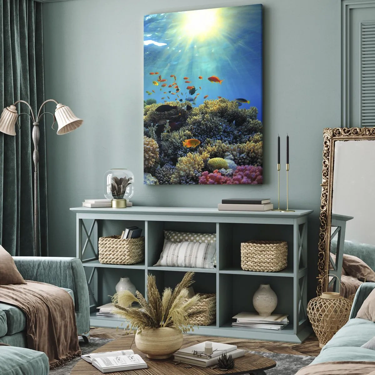 Bild auf Leinwand - Leinwandbild - Korallenriff mit Fischen in den Sonnenstrahlen unter Wasser - 50x70cm - Unterwasserschätze - Moderne Wanddekoration für Wohnzimmer und Schlafzimmer ARTTOR