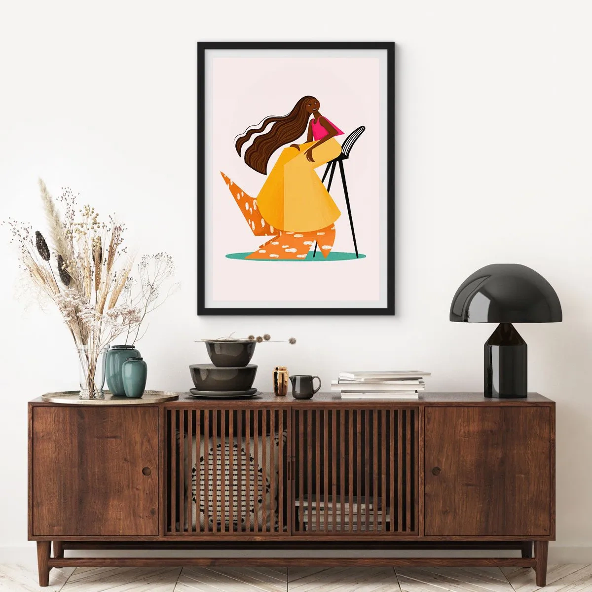 Poster in einem schwarzem Rahmen - Eine stilisierte weibliche Figur in warmen Farben vor abstraktem Hintergrund. - 50x70cm - Mode macht auch Spaß - Moderne Wanddekoration für Wohnzimmer und Schlafzimmer ARTTOR