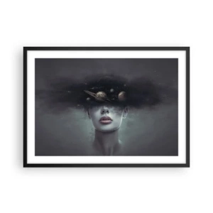 Poster in einem schwarzem Rahmen - Ein Frauengesicht mit einem Planeten- und Weltraummotiv im Hintergrund - 70x50cm - Und die Planeten spielen verrückt ... - Moderne Wanddekoration für Wohnzimmer und Schlafzimmer ARTTOR