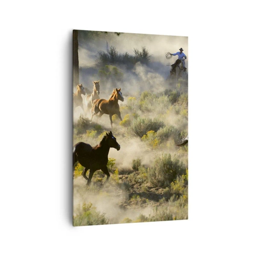Bild auf Leinwand - Leinwandbild - Eine Herde wilder Pferde galoppiert durch Staub und Vegetation - 80x120cm - Rivalität – Freiheit oder männliche Stärke? - Moderne Wanddekoration für Wohnzimmer und Schlafzimmer ARTTOR