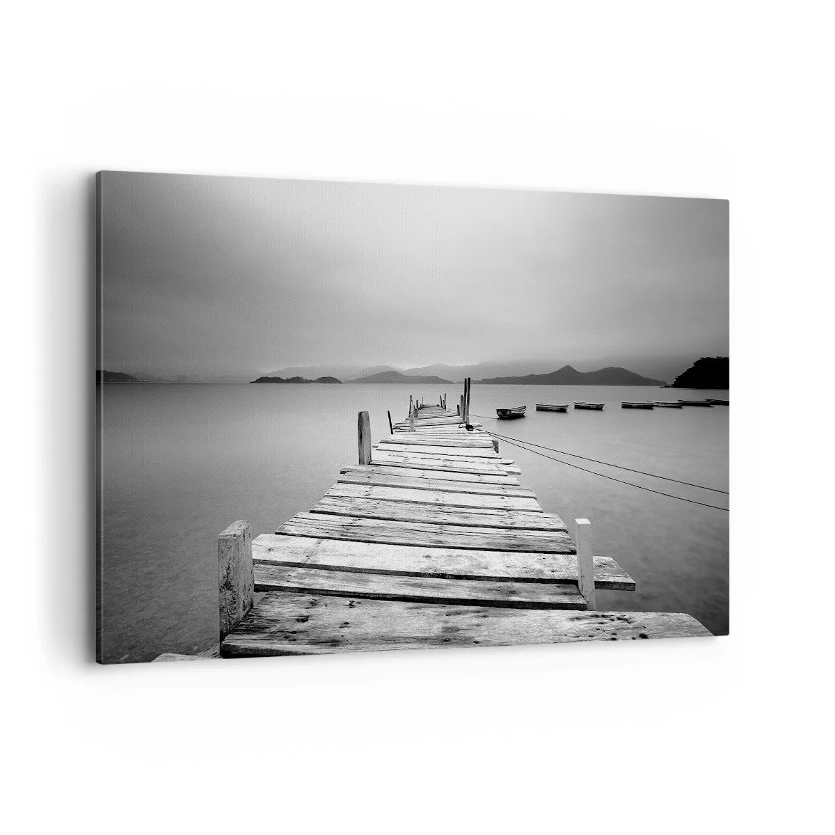 Bild auf Leinwand - Leinwandbild - Eine Schwarz-Weiß-Ansicht eines Holzstegs und eines ruhigen Sees. - 120x80cm - Hinter den Bergen, jenseits der Meere - Moderne Wanddekoration für Wohnzimmer und Schlafzimmer ARTTOR