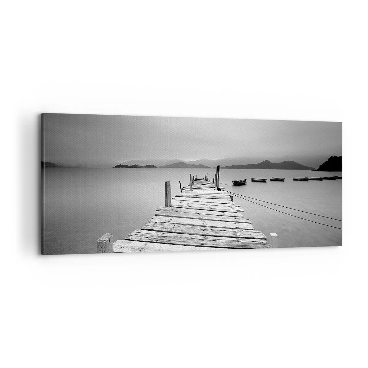 Bild auf Leinwand - Leinwandbild - Eine Schwarz-Weiß-Ansicht eines Holzstegs und eines ruhigen Sees. - 120x50cm - Hinter den Bergen, jenseits der Meere - Moderne Wanddekoration für Wohnzimmer und Schlafzimmer ARTTOR