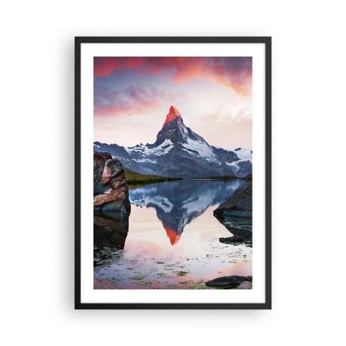 Poster in einem schwarzem Rahmen - Ein Berg, der sich bei Sonnenuntergang in einem See spiegelt - 50x70cm - Das Herz der Berge ist heiß - Moderne Wanddekoration für Wohnzimmer und Schlafzimmer ARTTOR
