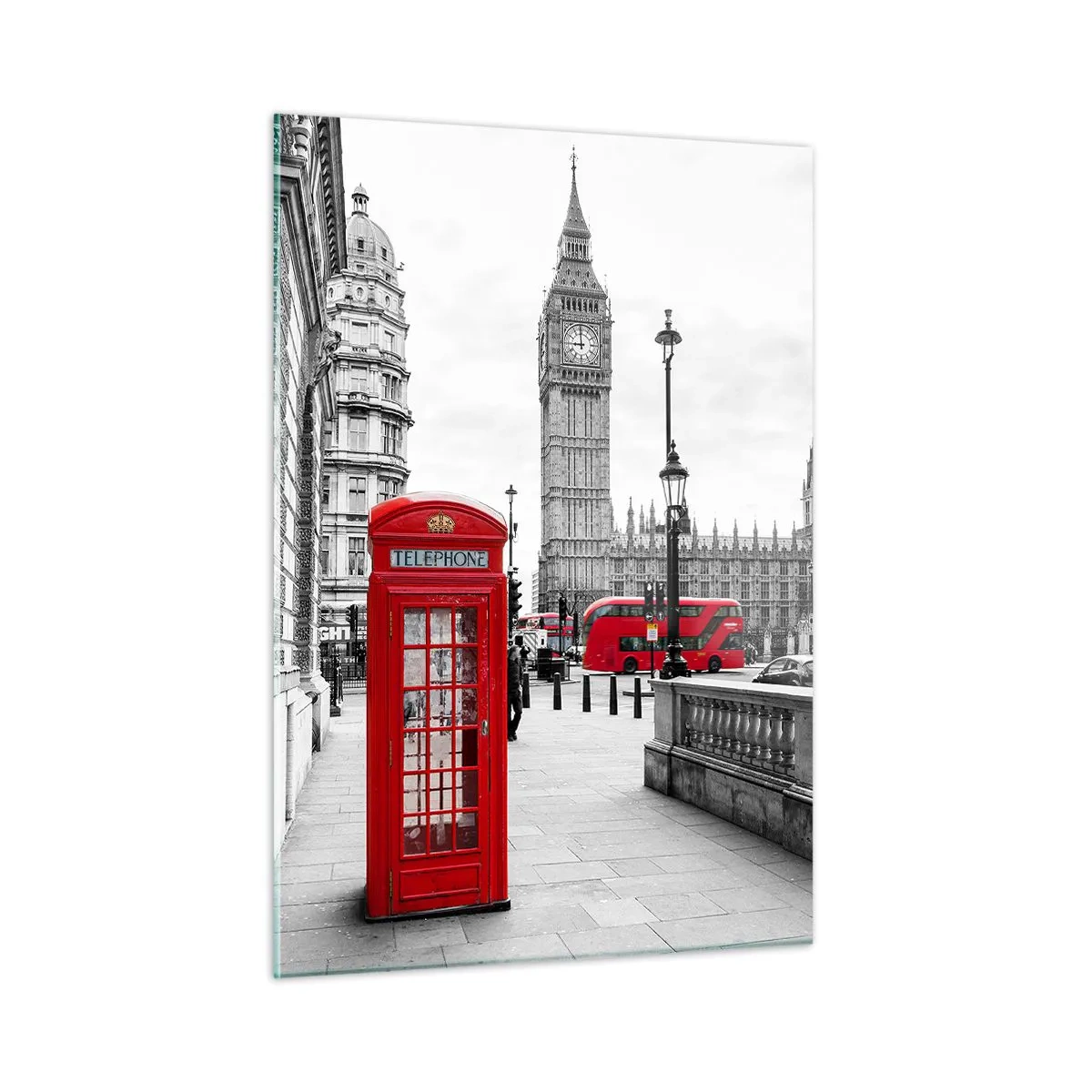 Glasbild - Bild auf glas - Schwarz-weißes London mit einer roten Telefonzelle und einem Bus - 50x70cm - London, ohne Zweifel - Moderne Wanddekoration für Wohnzimmer und Schlafzimmer ARTTOR