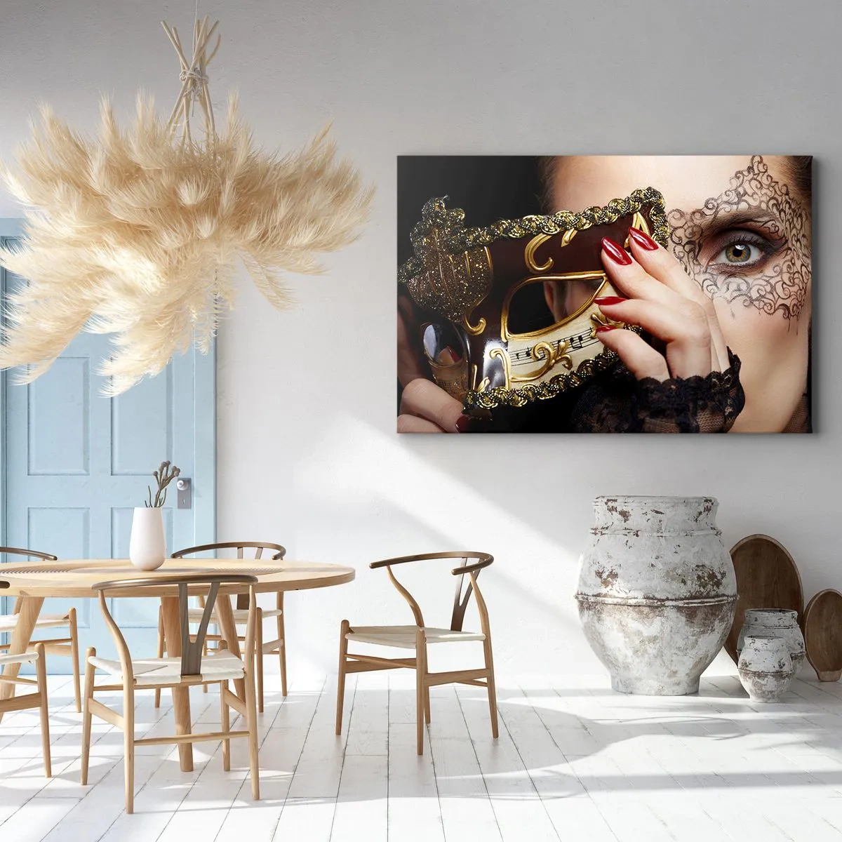 Bild auf Leinwand - Leinwandbild - Eine Frau trägt eine mit Gold und Spitze verzierte venezianische Maske. - 120x80cm - Meine Welt ist barock - Moderne Wanddekoration für Wohnzimmer und Schlafzimmer ARTTOR