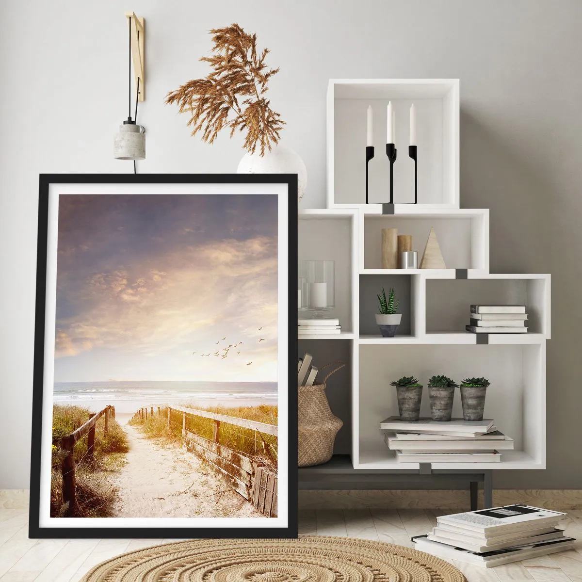 Poster in einem schwarzem Rahmen - Weg zum Strand bei Sonnenuntergang mit vorbeifliegenden Vögeln - 50x70cm - Ein Raum des Friedens - Moderne Wanddekoration für Wohnzimmer und Schlafzimmer ARTTOR