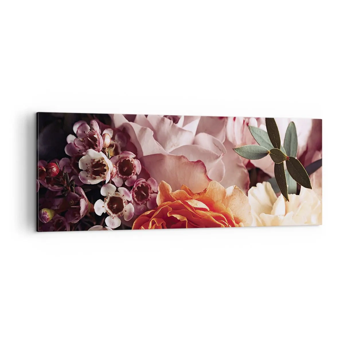 Bild auf Leinwand - Leinwandbild - Eine Nahaufnahme einer farbenfrohen Blumenkomposition - 140x50cm - Eingehüllt in Schönheit - Moderne Wanddekoration für Wohnzimmer und Schlafzimmer ARTTOR