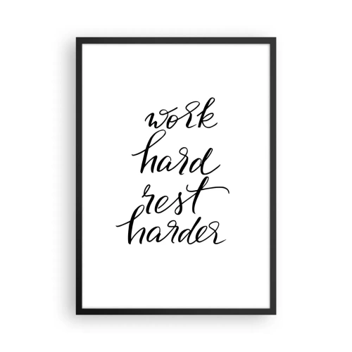 Poster in einem schwarzem Rahmen - Motivierende Inschrift „Work hard rest harder“ auf weißem Hintergrund - 50x70cm - Lebensbalance - Moderne Wanddekoration für Wohnzimmer und Schlafzimmer ARTTOR