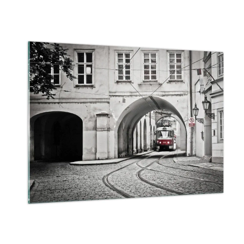 Glasbild - Bild auf glas - Schwarz-weiße Straßenbahn in einer alten Straße - 100x70cm - Durch das Stadtlabyrinth - Moderne Wanddekoration für Wohnzimmer und Schlafzimmer ARTTOR