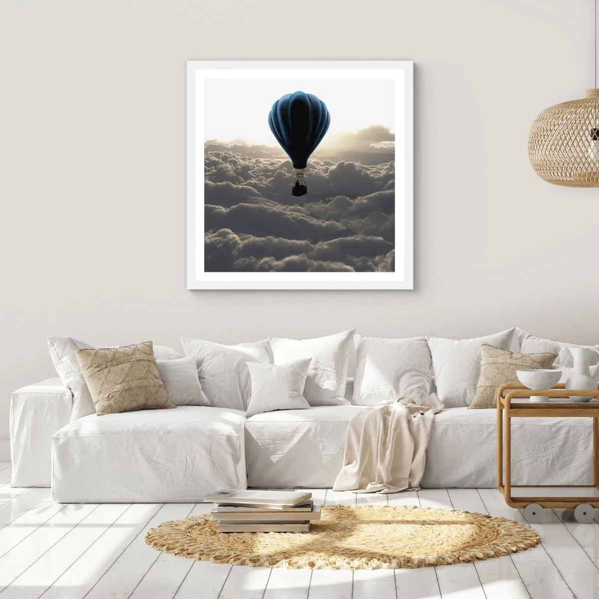 Poster in einem weißen Rahmen - Ein Wanderer über den Wolken - 60x60 cm