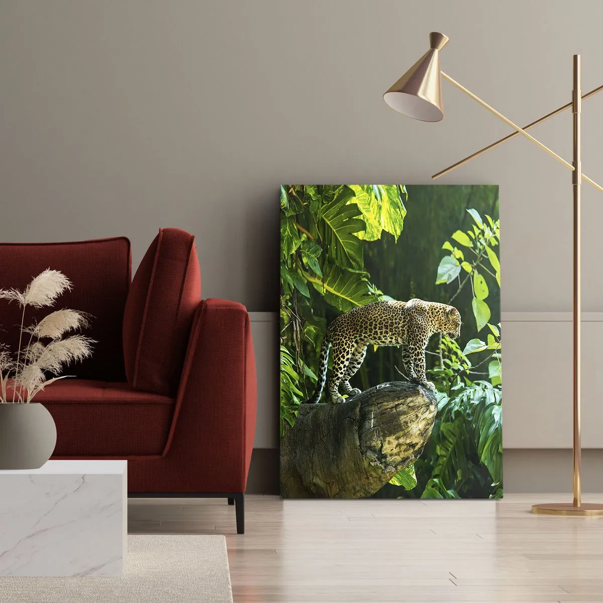 Bild auf Leinwand - Leinwandbild - Ein Leopard steht auf einem Felsen, umgeben von tropischer Vegetation - 70x100cm - Auf die Jagd? - Moderne Wanddekoration für Wohnzimmer und Schlafzimmer ARTTOR