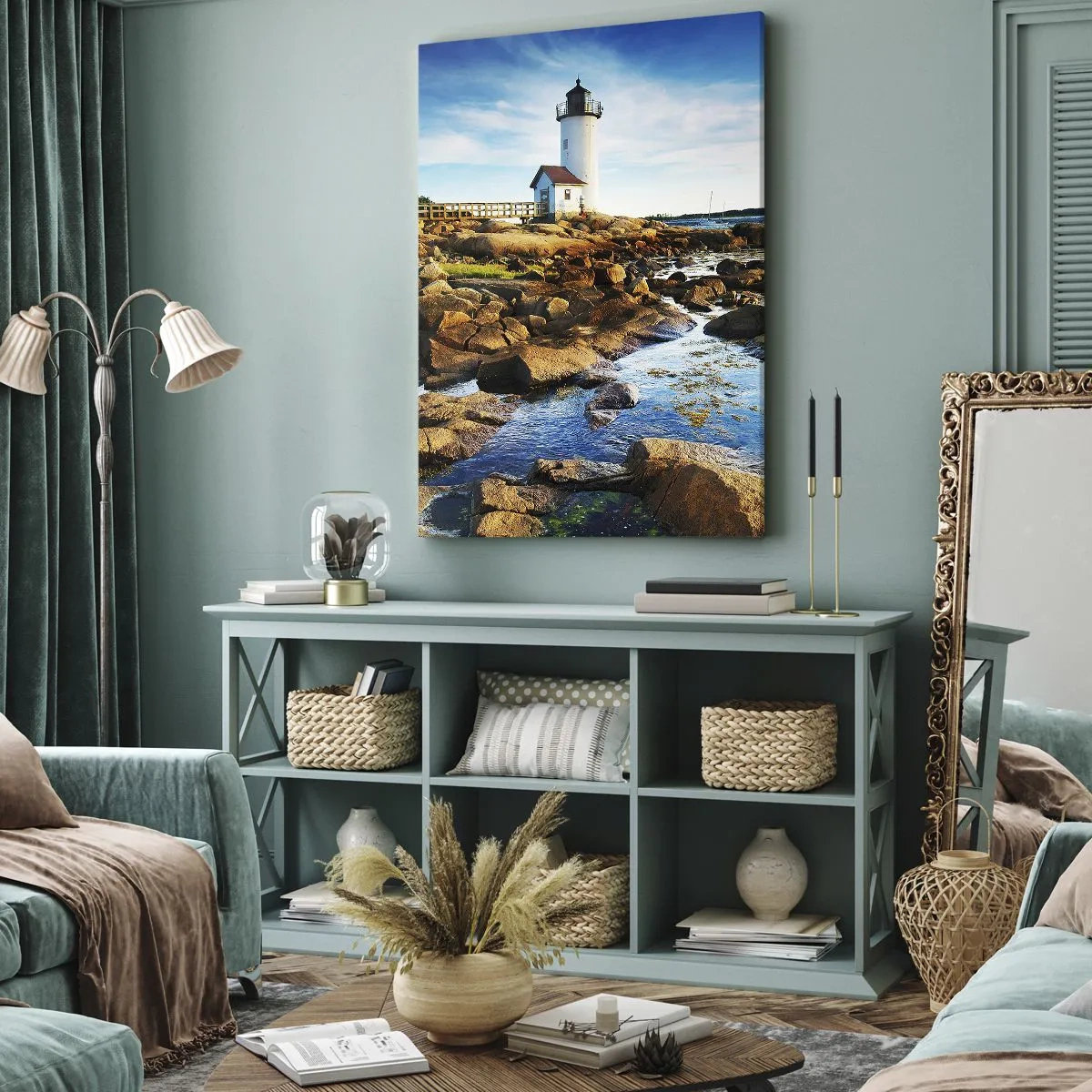 Bild auf Leinwand - Leinwandbild - Ein Leuchtturm an einer felsigen Küste an einem sonnigen Tag - 80x120cm - Komm glücklich zurück, ich warte - Moderne Wanddekoration für Wohnzimmer und Schlafzimmer ARTTOR