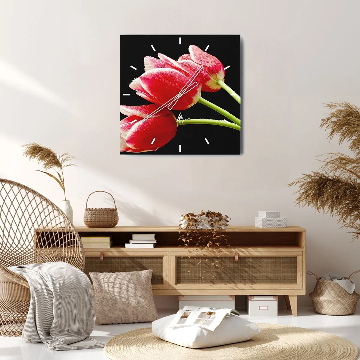 Wanduhr - Glasuhr - Rote Tulpen mit Tautropfen auf schwarzem Hintergrund - 30x30cm - Ein Versprechen der reinen Liebe - Moderne Wanddekoration für Wohnzimmer und Schlafzimmer ARTTOR