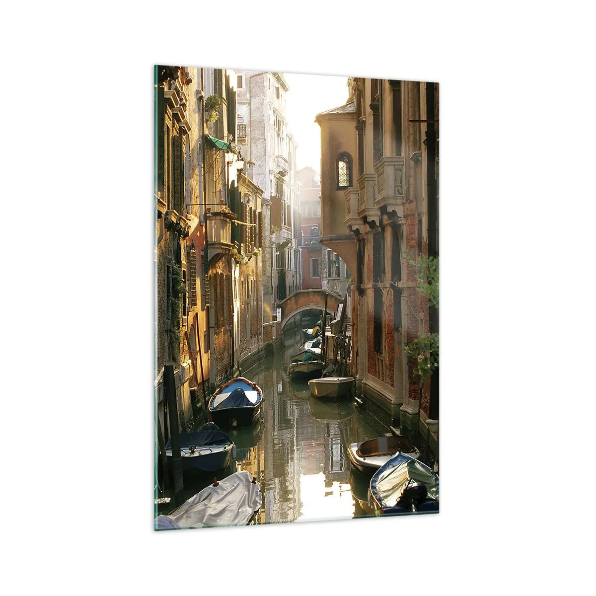 Glasbild - Bild auf glas - Ein malerischer Kanal in Venedig mit Booten und einer Brücke - 70x100cm - In einer venezianischen Gasse - Moderne Wanddekoration für Wohnzimmer und Schlafzimmer ARTTOR