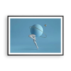 Poster in einem schwarzem Rahmen - Eine blaue Kugel mit einer Umlaufbahn und menschlichen Beinen vor dem Himmel - 100x70cm - Und die Planeten spielen verrückt - Moderne Wanddekoration für Wohnzimmer und Schlafzimmer ARTTOR