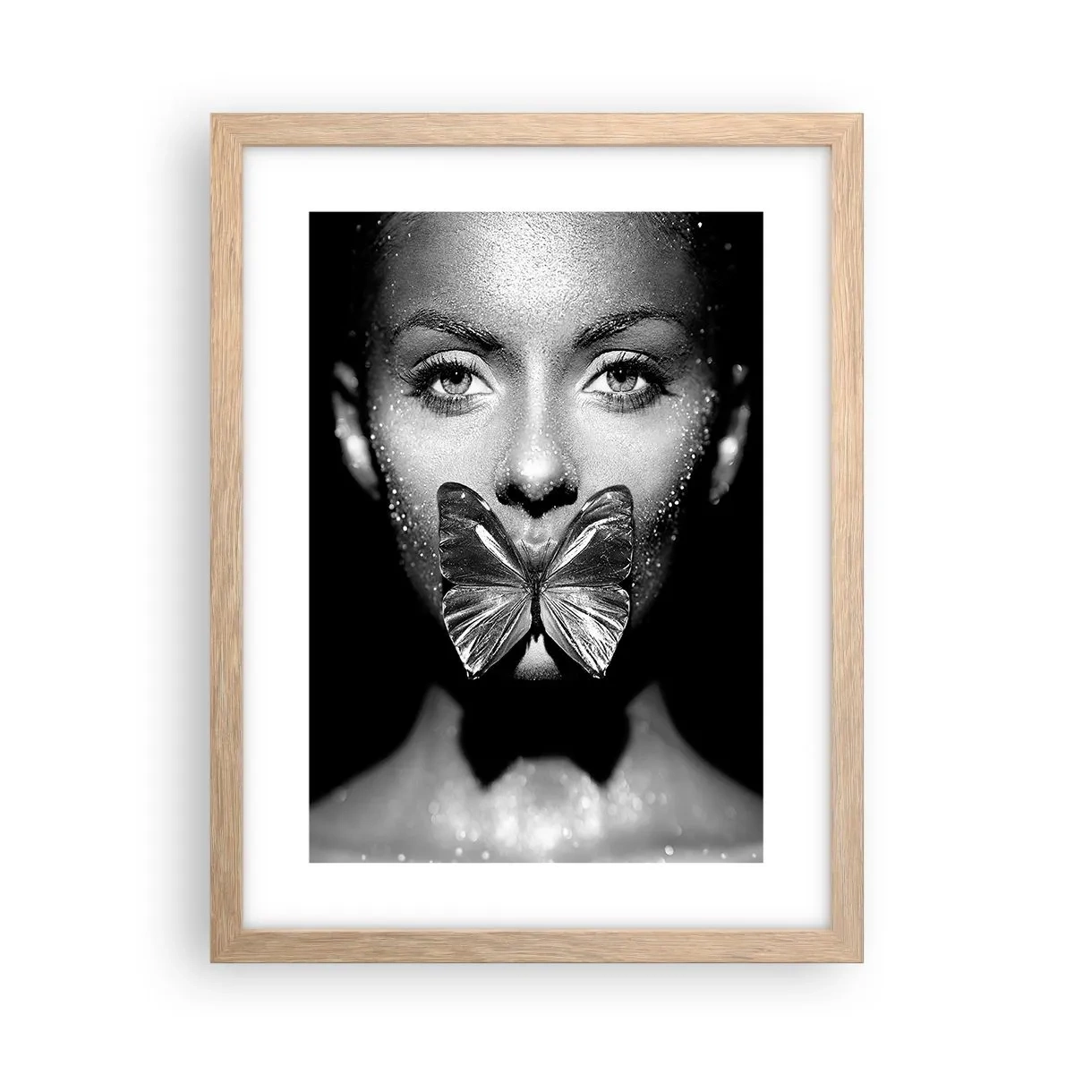 Poster in einem Rahmen aus heller Eiche - Schmetterlingskuss - 30x40 cm