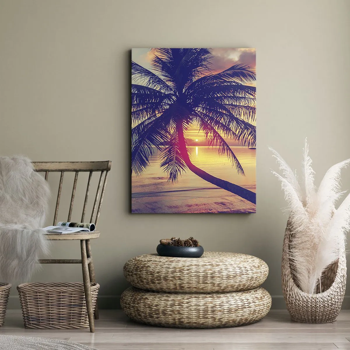 Bild auf Leinwand - Leinwandbild - Sonnenuntergang mit einer Palme über einem ruhigen Ufer - 50x70cm - Abend unter Palmen - Moderne Wanddekoration für Wohnzimmer und Schlafzimmer ARTTOR