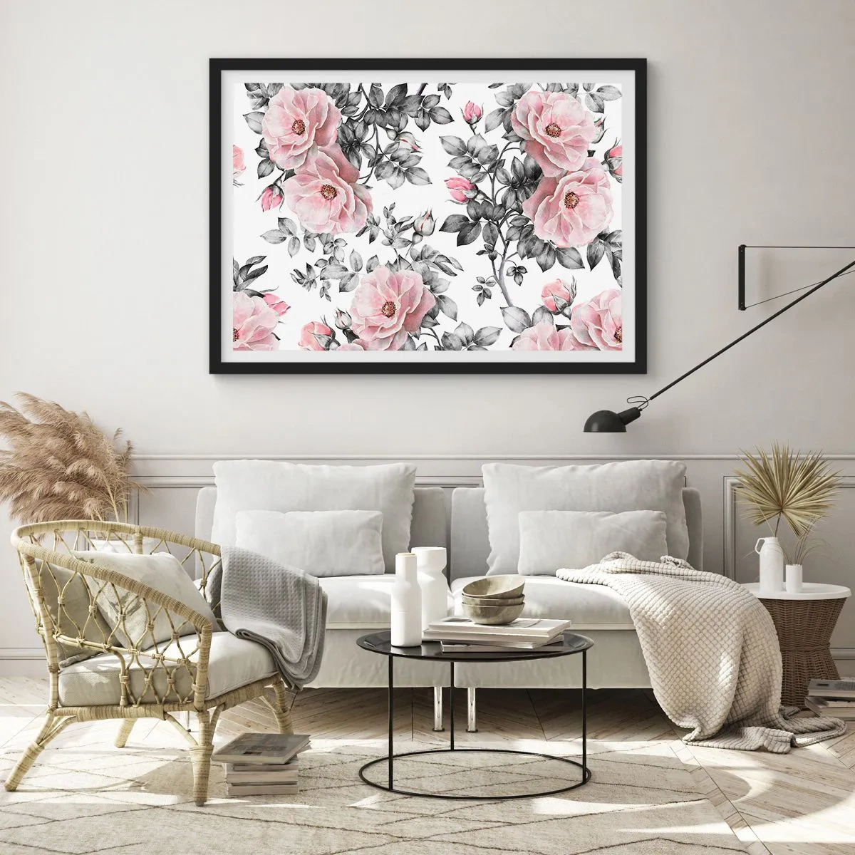 Poster in einem schwarzem Rahmen - Rosa Rosen und Blätter auf einem zarten schwarz-weißen Hintergrund - 100x70cm - Verliere dich in den Blüten der Rosen - Moderne Wanddekoration für Wohnzimmer und Schlafzimmer ARTTOR