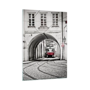 Glasbild - Bild auf glas - Schwarz-weiße Straßenbahn in einer alten Straße - 50x70cm - Durch das Stadtlabyrinth - Moderne Wanddekoration für Wohnzimmer und Schlafzimmer ARTTOR