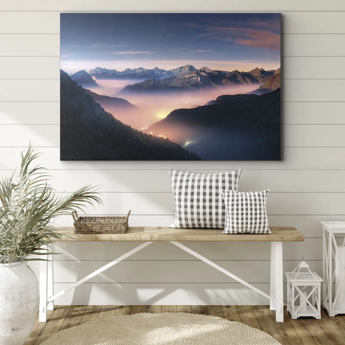 Bild auf Leinwand - Leinwandbild - Eine Berglandschaft mit einem nebelverhangenen Tal - 120x80cm - Licht in den Tälern - Moderne Wanddekoration für Wohnzimmer und Schlafzimmer ARTTOR