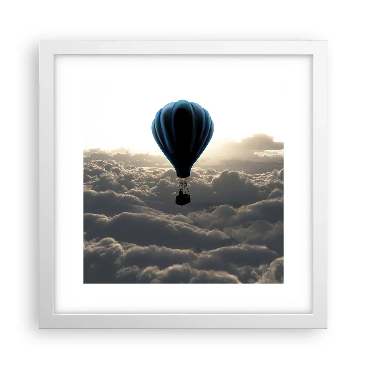 Poster in einem weißen Rahmen - Ein Wanderer über den Wolken - 30x30 cm