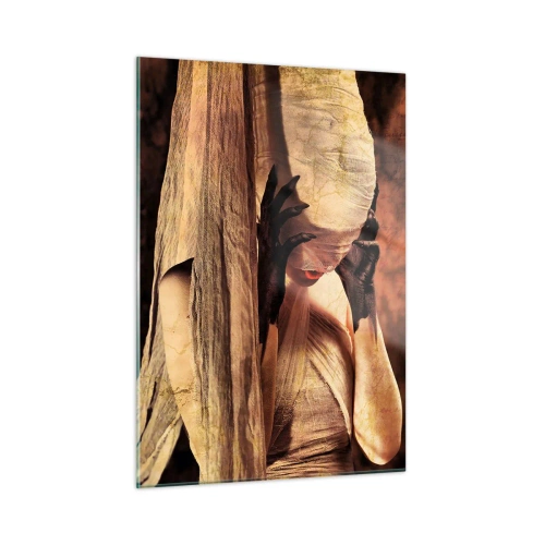 Glasbild - Bild auf glas - Eine geheimnisvolle Frau, umgeben von goldenen Stoffen - 50x70cm - Zwischen Gut und Böse - Moderne Wanddekoration für Wohnzimmer und Schlafzimmer ARTTOR