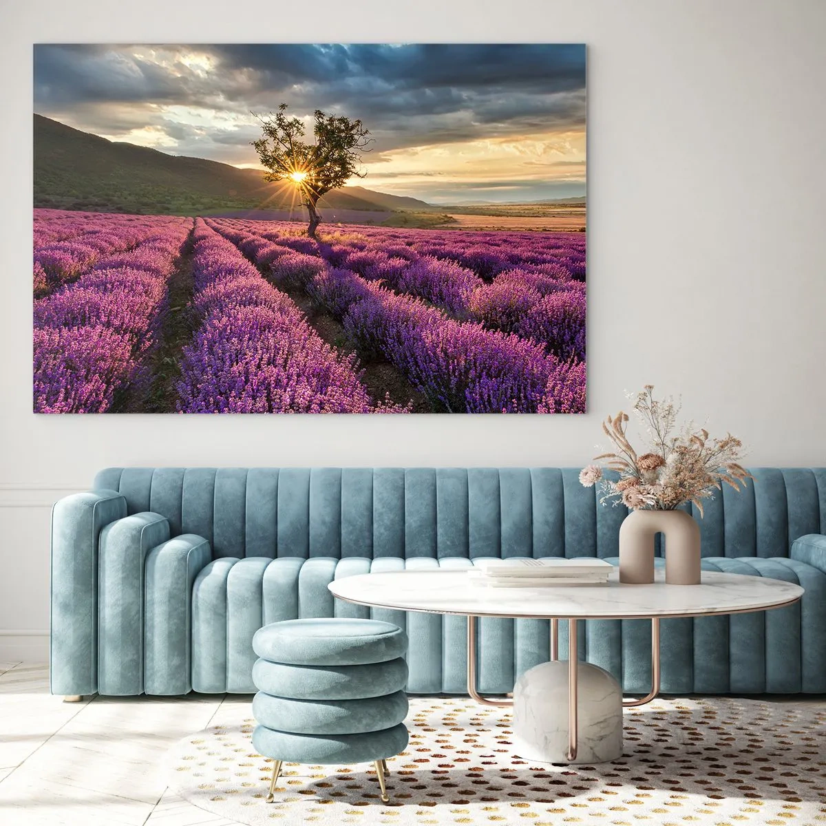 Glasbild - Bild auf glas - Ein Lavendelfeld mit einem einsamen Baum in den Strahlen der untergehenden Sonne - 70x50cm - Fliederfarbenes Aroma - Moderne Wanddekoration für Wohnzimmer und Schlafzimmer ARTTOR