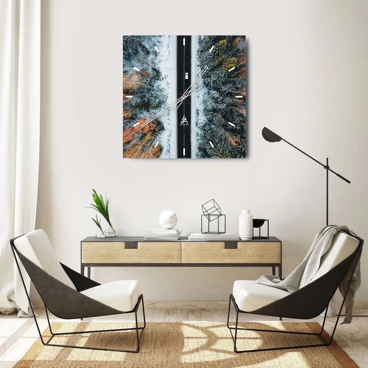 Wanduhr - Glasuhr - Eine Straße durch einen Winterwald aus der Vogelperspektive gesehen - 30x30cm - Schnitt durch den Winterwald - Moderne Wanddekoration für Wohnzimmer und Schlafzimmer ARTTOR