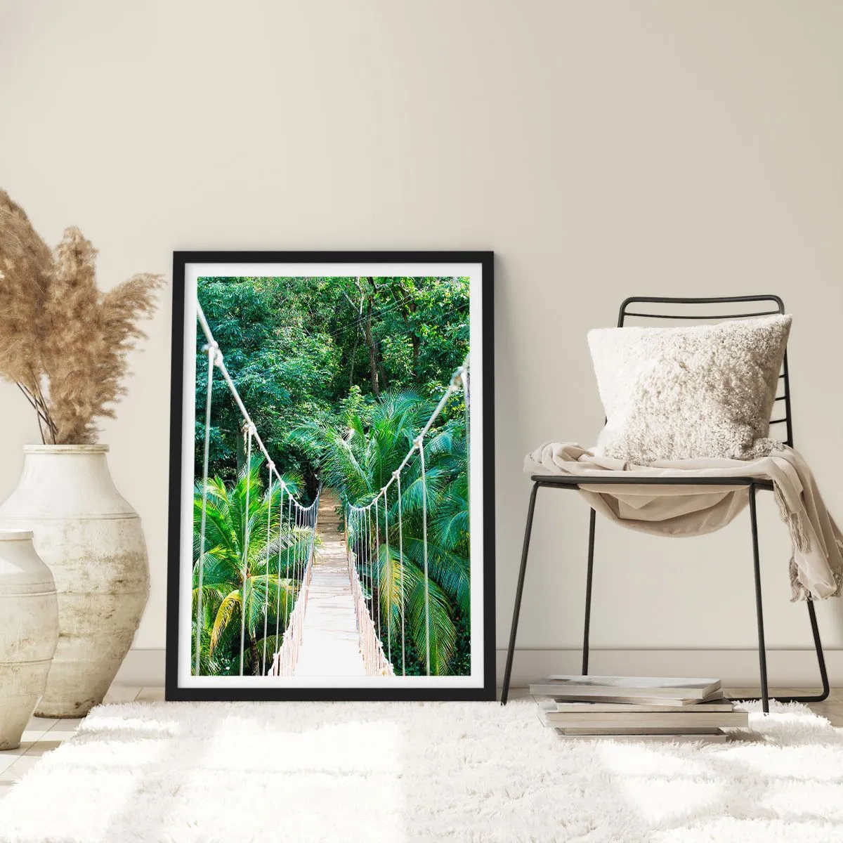 Poster in einem schwarzem Rahmen - Eine Hängebrücke in einem tropischen Regenwald - 50x70cm - Willkommen im Dschungel! - Moderne Wanddekoration für Wohnzimmer und Schlafzimmer ARTTOR