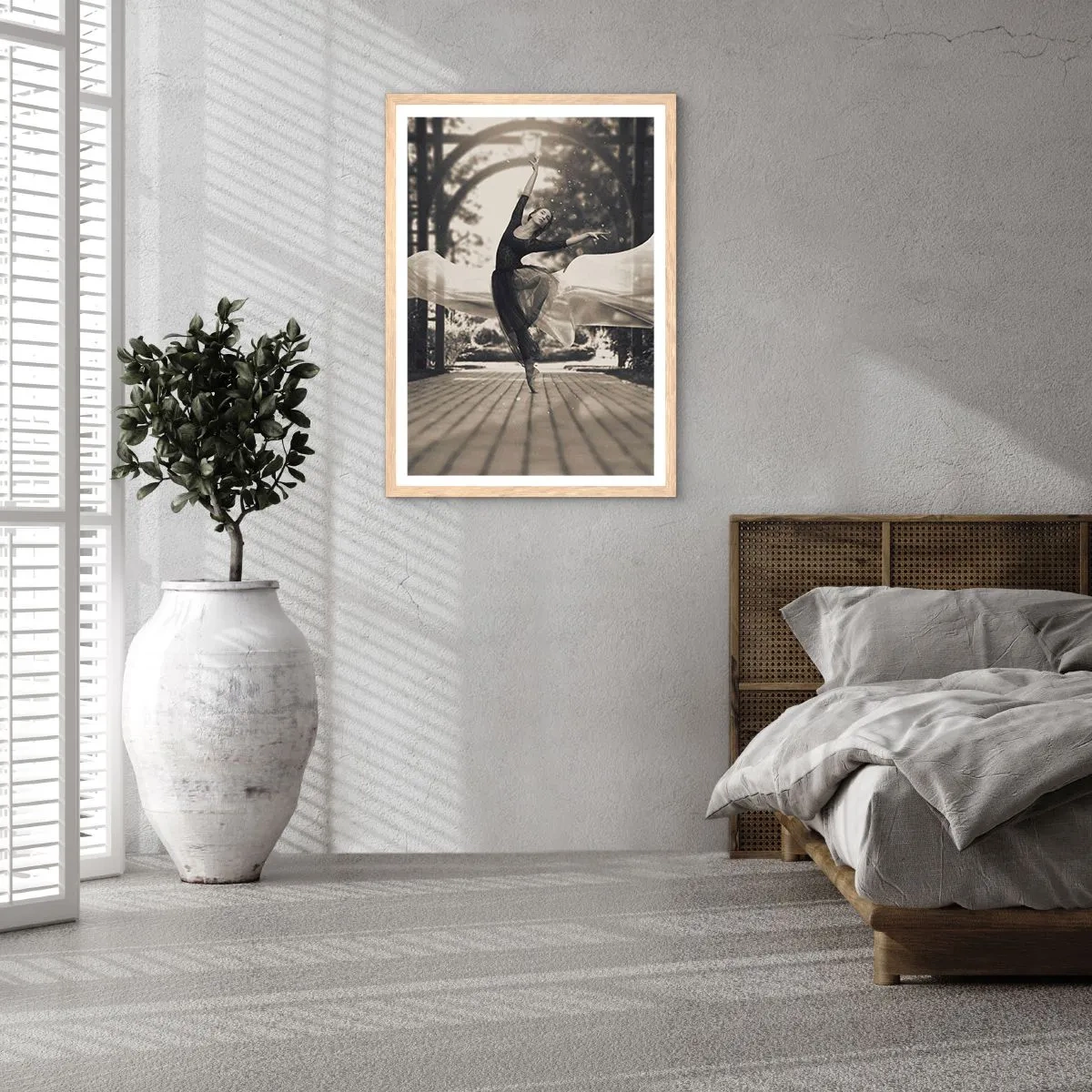 Poster in einem Rahmen aus heller Eiche - Der Tanz des Gartengeistes - 50x70 cm