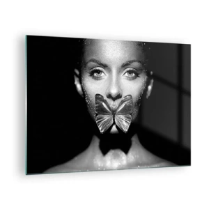 Glasbild - Bild auf glas - Porträt einer Frau mit einem Schmetterling auf den Lippen in Schwarzweiß - 70x50cm - Schmetterlingskuss - Moderne Wanddekoration für Wohnzimmer und Schlafzimmer ARTTOR