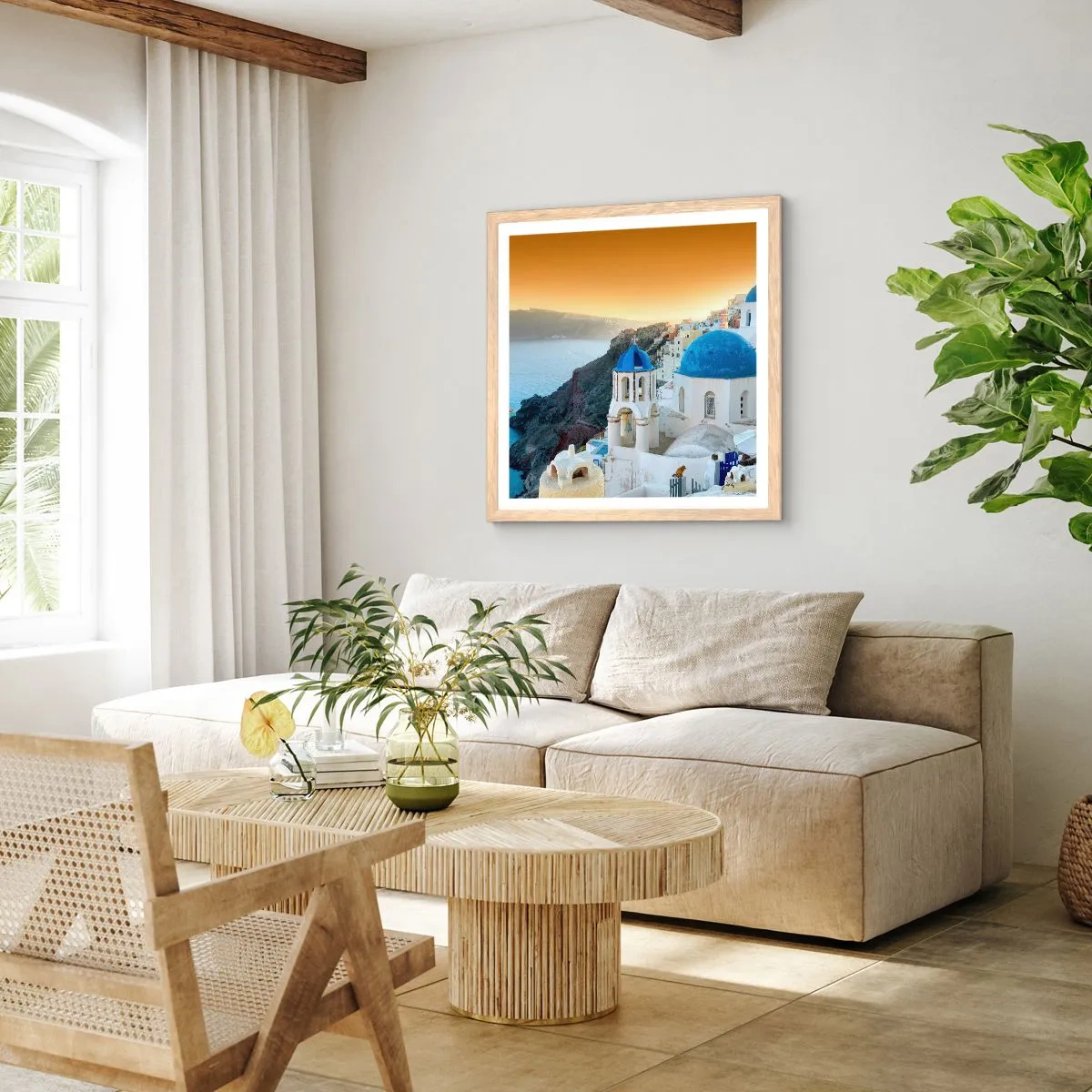 Poster in einem Rahmen aus heller Eiche - Santorini - an die Felsen gekuschelt - 30x30 cm