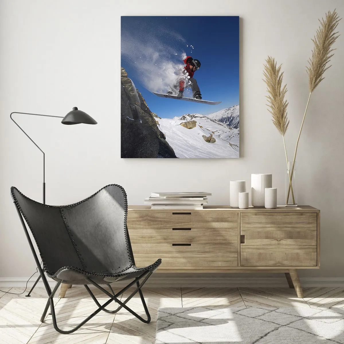 Glasbild - Bild auf glas - Ein Snowboarder springt von einem Felsen vor einer Berglandschaft - 80x120cm - Und du wurdest Teil des Raums - Moderne Wanddekoration für Wohnzimmer und Schlafzimmer ARTTOR