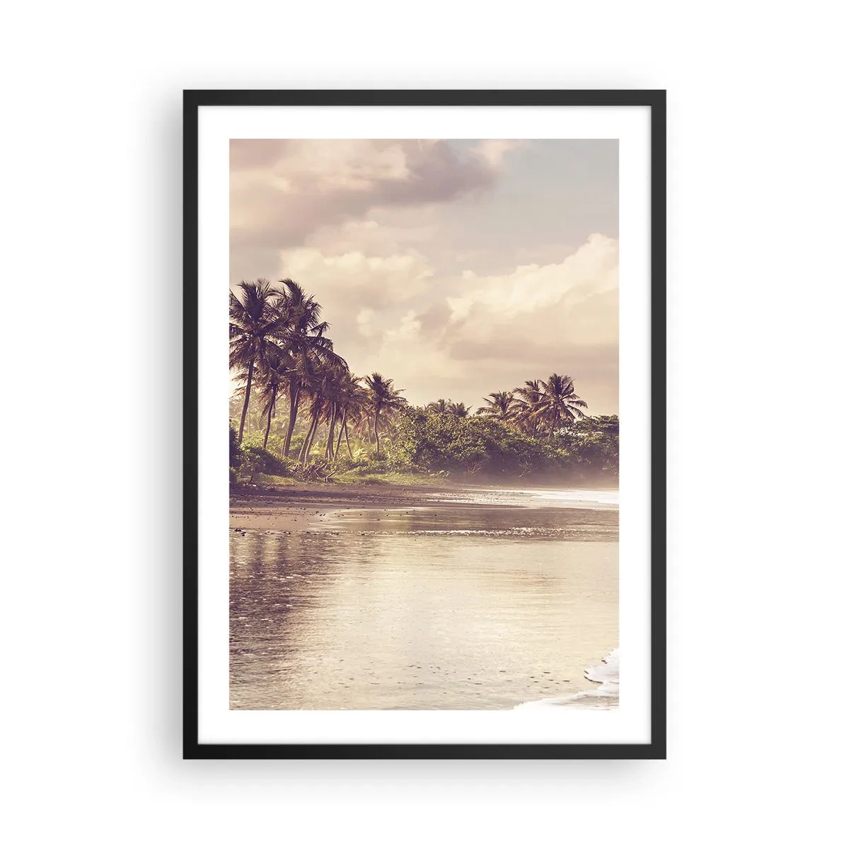Poster in einem schwarzem Rahmen - Tropischer Strand bei Sonnenuntergang mit Palmen - 50x70cm - Die Liebkosung der Wellen - Moderne Wanddekoration für Wohnzimmer und Schlafzimmer ARTTOR