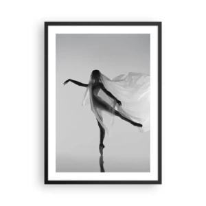 Poster in einem schwarzem Rahmen - Eine Tänzerin in einem luftigen Schleier in einer Schwarz-Weiß-Komposition - 50x70cm - Leichtigkeit und Anmut - Moderne Wanddekoration für Wohnzimmer und Schlafzimmer ARTTOR