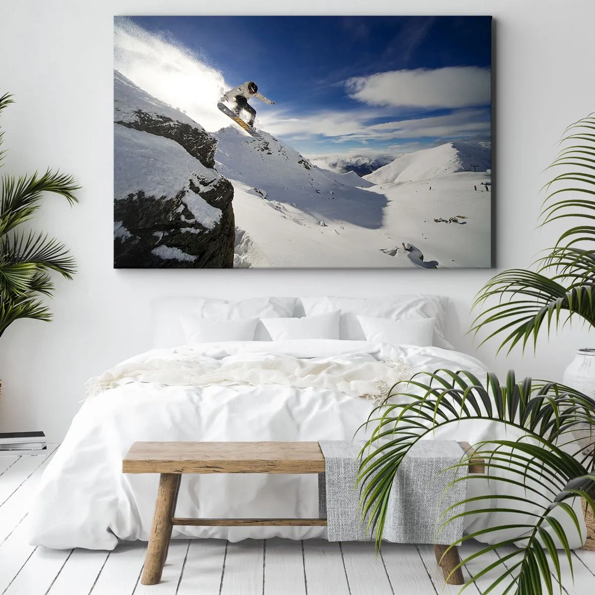 Bild auf Leinwand - Leinwandbild - Ein Snowboarder springt von einer Klippe mit schneebedeckten Bergen im Hintergrund. - 70x50cm - Freiheit ohne Grenzen - Moderne Wanddekoration für Wohnzimmer und Schlafzimmer ARTTOR