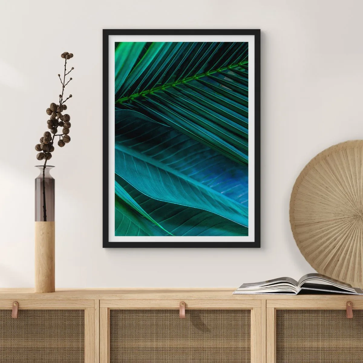Poster in einem schwarzem Rahmen - Tropische Blätter in tiefen Grüntönen - 50x70cm - Die Anatomie des Grüns - Moderne Wanddekoration für Wohnzimmer und Schlafzimmer ARTTOR
