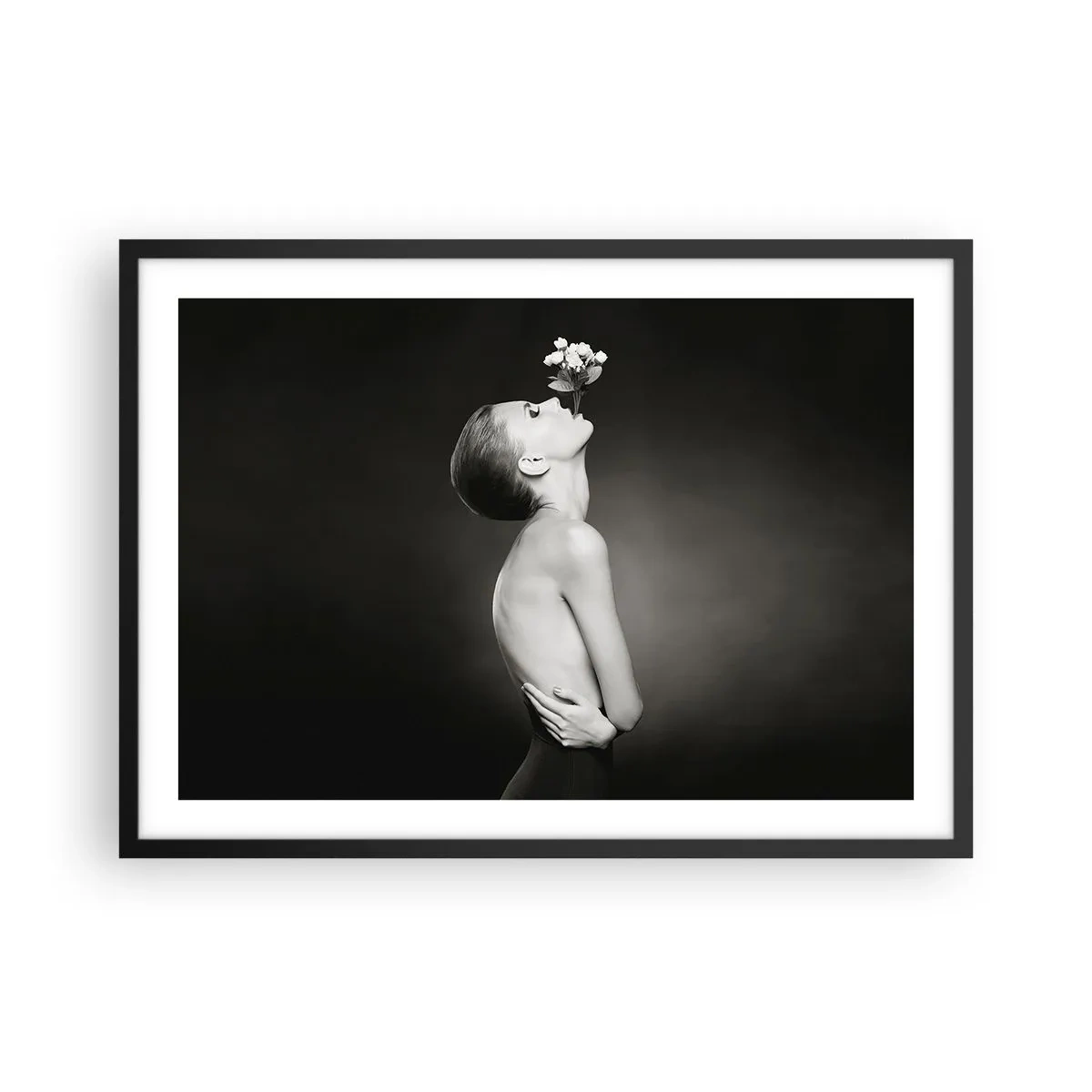 Poster in einem schwarzem Rahmen - Schwarz-weiße Silhouette einer Frau mit einer Blume - 70x50cm - Exzentrische Eleganz - Moderne Wanddekoration für Wohnzimmer und Schlafzimmer ARTTOR