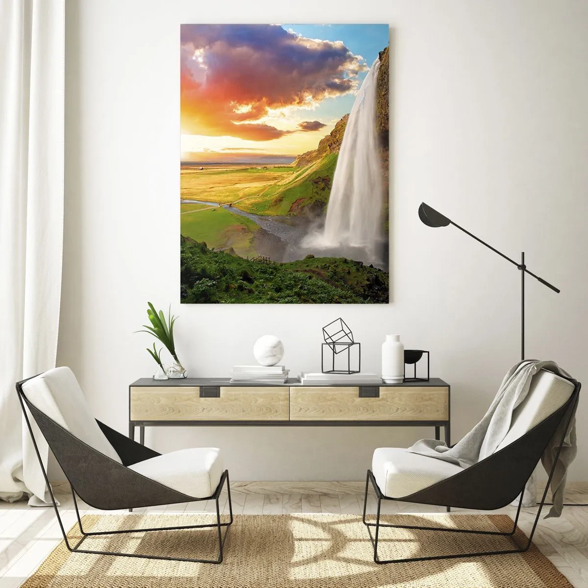 Glasbild - Bild auf glas - Isländischer Wasserfall in den Strahlen der untergehenden Sonne - 50x70cm - Die Fülle des isländischen Sommers - Moderne Wanddekoration für Wohnzimmer und Schlafzimmer ARTTOR