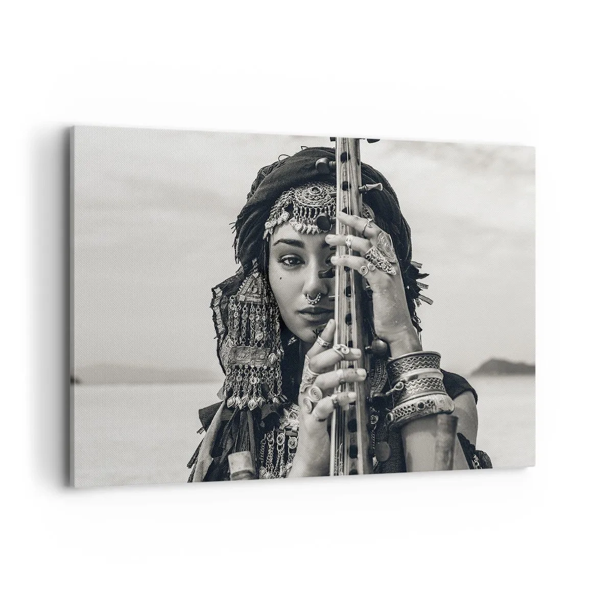 Bild auf Leinwand - Leinwandbild - Porträt einer Frau mit ethnischem Schmuck, die ein Instrument in der Hand hält - 100x70cm - Die Musik des Orients selbst - Moderne Wanddekoration für Wohnzimmer und Schlafzimmer ARTTOR