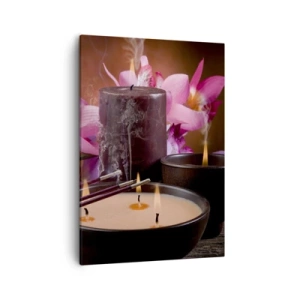 Bild auf Leinwand - Leinwandbild - Buddha-Figur mit brennenden Kerzen und Räucherstäbchen - 50x70cm - Den Geist frei machen, den Körper beruhigen - Moderne Wanddekoration für Wohnzimmer und Schlafzimmer ARTTOR