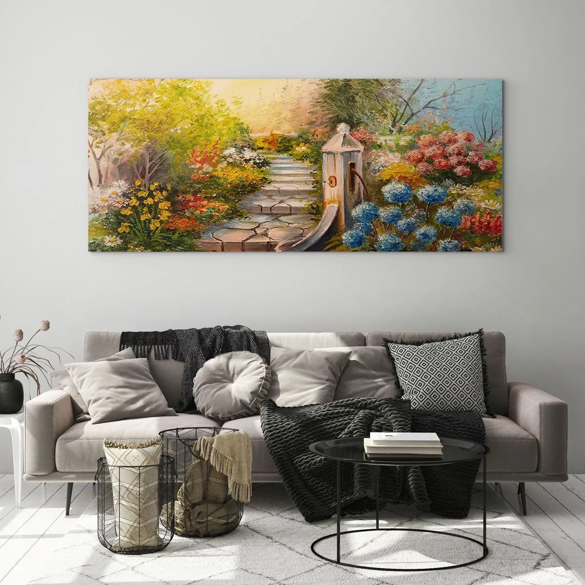 Glasbild - Bild auf glas - Ein malerischer Garten mit einem Brunnen und bunten Blumen - 120x50cm - In voller Blüte - Moderne Wanddekoration für Wohnzimmer und Schlafzimmer ARTTOR