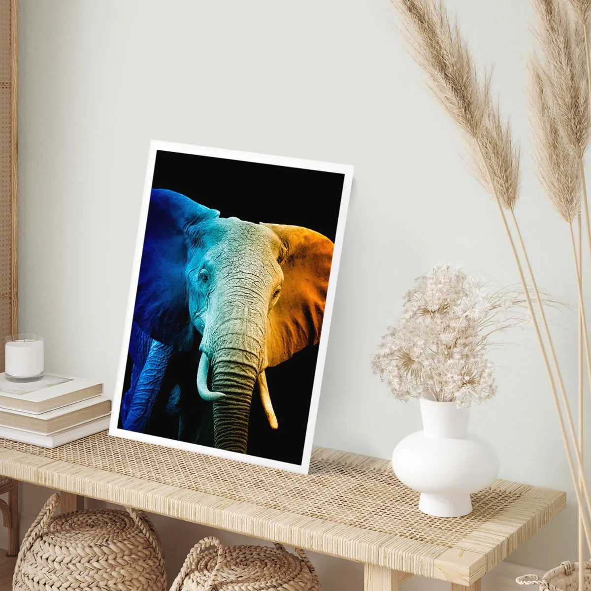 Poster - Ein buntes Bild eines Elefanten auf schwarzem Hintergrund - 50x70cm - Exzentrisch, kein Verrückter - Moderne Wanddekoration für Wohnzimmer und Schlafzimmer ARTTOR