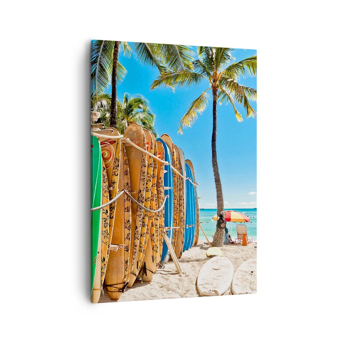 Bild auf Leinwand - Leinwandbild - Surfbretter an einem Strand mit Palmen - 50x70cm - Sonniger Spaß - Moderne Wanddekoration für Wohnzimmer und Schlafzimmer ARTTOR