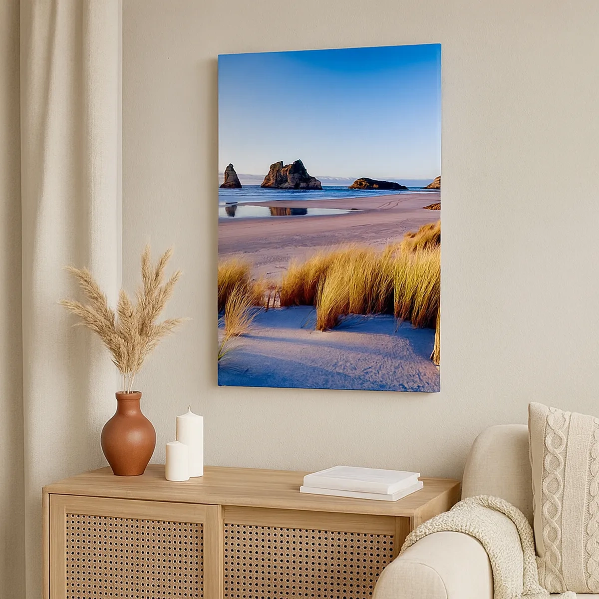 Bild auf Leinwand - Leinwandbild - Ein malerischer Strand mit Blick auf die Felsen und das Meer bei Sonnenuntergang - 50x70cm - Für Friedenssuchende - Moderne Wanddekoration für Wohnzimmer und Schlafzimmer ARTTOR