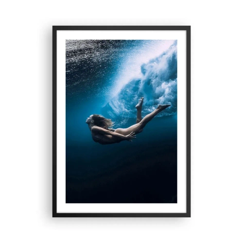 Poster in einem schwarzem Rahmen - Eine Frau schwimmt unter Wasser, umgeben von Blasen und Wellen. - 50x70cm - Moderne Meerjungfrau - Moderne Wanddekoration für Wohnzimmer und Schlafzimmer ARTTOR