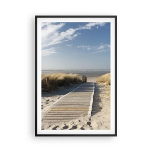 Poster in einem schwarzem Rahmen - Hinter der Düne, im Rauschen des Grases - 61x91 cm